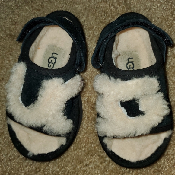 Uggs - Picture 2 of 3